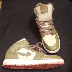 2017 Air Jordan 1 Mid GG Bleached Coral 555112-225 Shoes